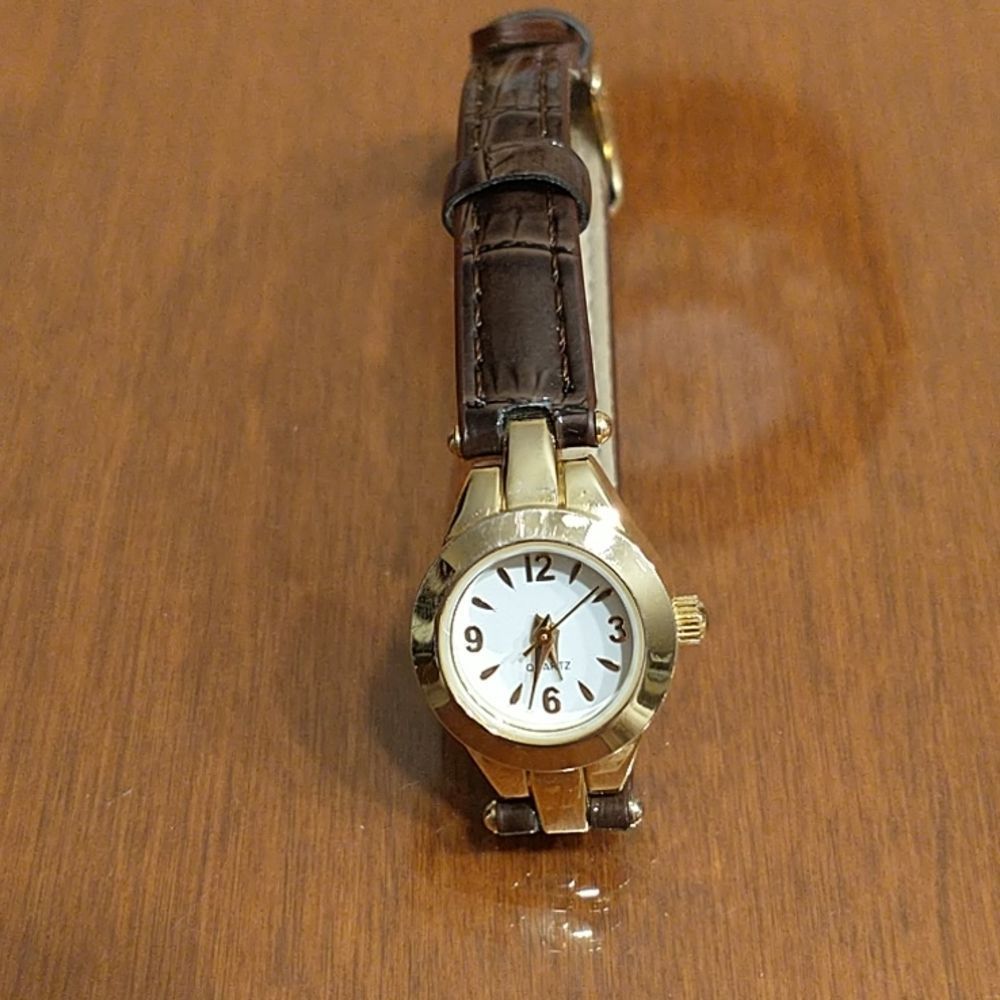 RESERVED FOR VICTORIA GRIMALDI Small gold leather band watch